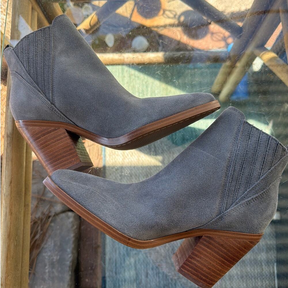 NWOT Marc Fisher Gadri Gray Suede Western Chelsea Heeled Ankle Boots Booties 8